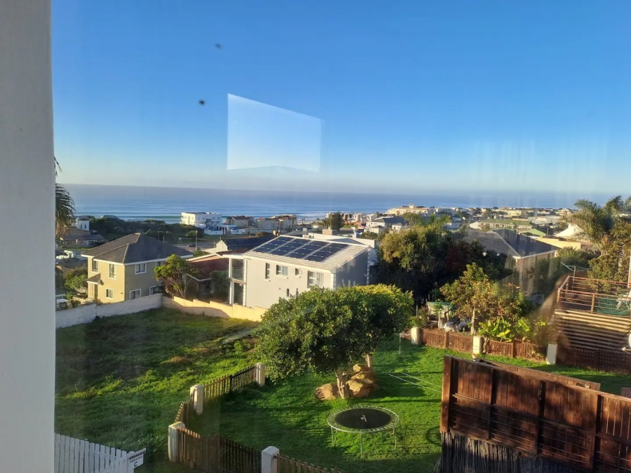 5 Bedroom Property for Sale in Wavecrest Eastern Cape